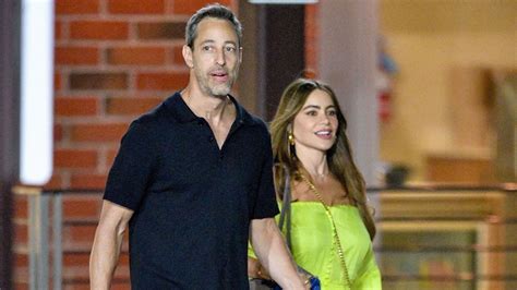 Sofia Vergara is all smiles in romantic date, one year。